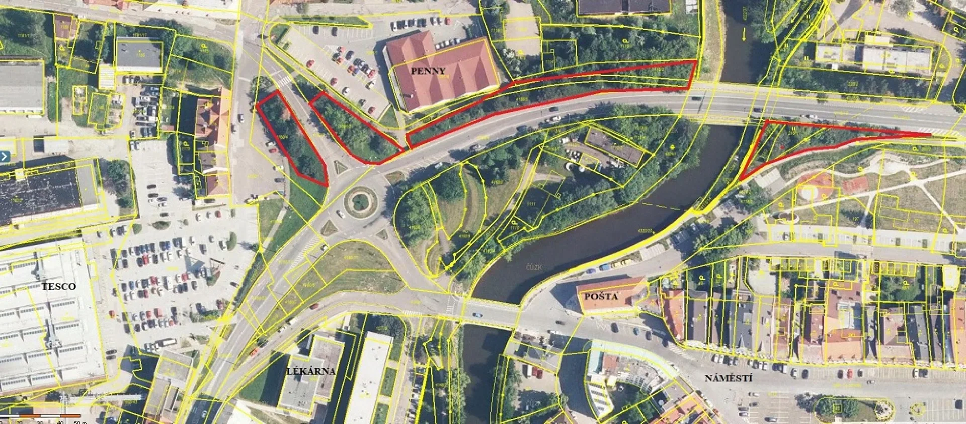 Letecký snímek s vyznačenou oblastí pro provedené omlazení v oblastikruhového objezdu Tesco, Penny